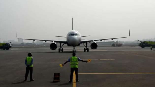 Staff shortages threaten flight safety in India - report