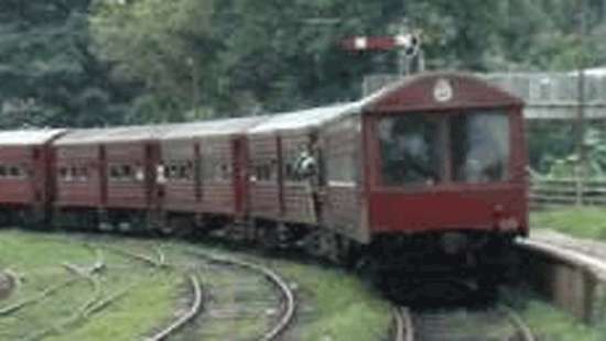Man jumps before train with daughter after discovering wife’s illicit affair