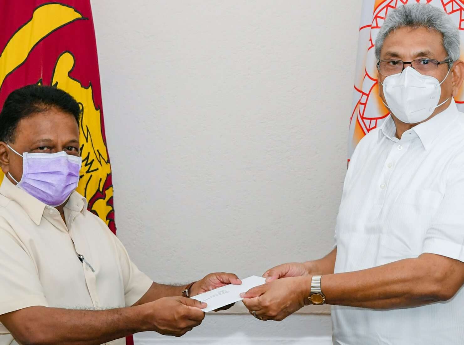 Dullas, Gamini & many others make donations to COVID-19 Fund