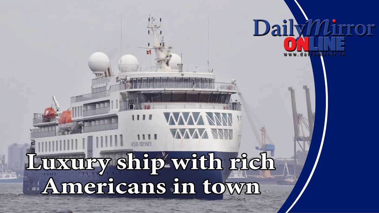 Luxury ship with rich Americans in town