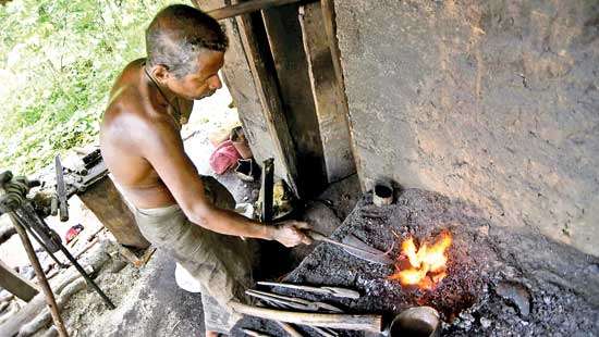 Traditional knife makers struggle to stay sharp