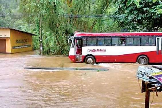 High-intensity rain  pounds Sri Lanka, flood threat looms