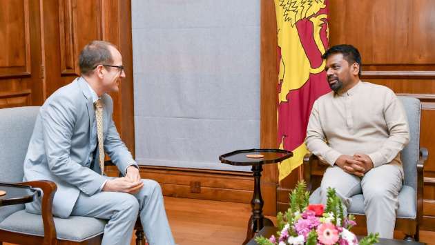 President meets Canadian, Malaysian High Commissioners