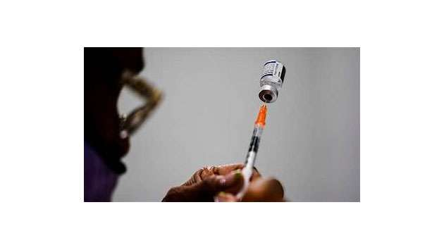 US vaccine advisers abandon broad COVID shot support