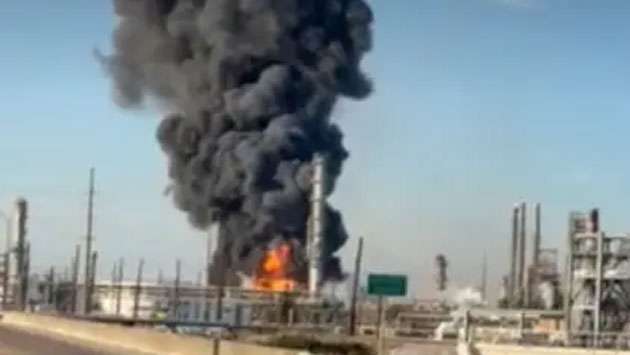 Massive explosion at crude oil refinery rocks Texas city