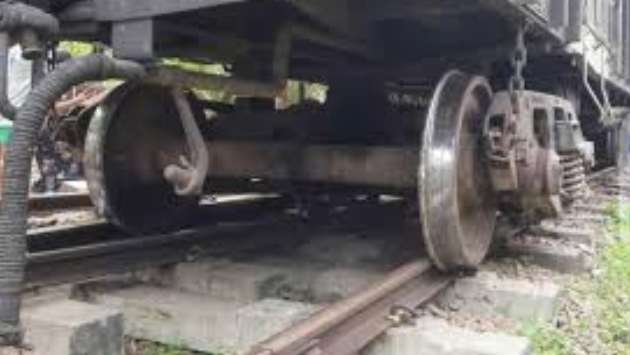 Train derails near Ihala Kotte, disrupting upcountry line
