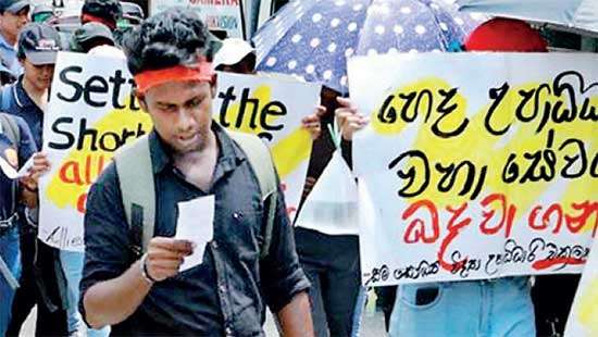 Satyagraha campaign disrupted   GPOA condemns police assault on  Allied Health  Degree holders