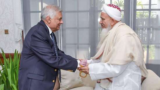 President hosts meeting with Spiritual Leader of Dawoodi Bohra Community