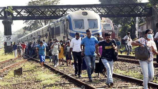 Signal failure forces people to walk