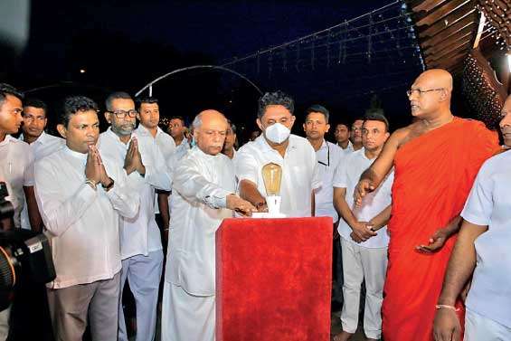 Gangaramaya ‘Buddha Rashmi’ Vesak Zone second day inaugurated