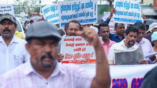 Samurdhi officers in protest