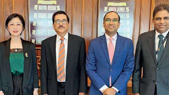 StanChart’s Global Co-Head of FI Coverage makes strategic visit to SL