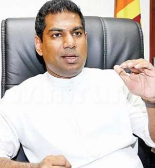 Pass fuel price reduction benefit to people; Minister tells Three-wheeler Unions