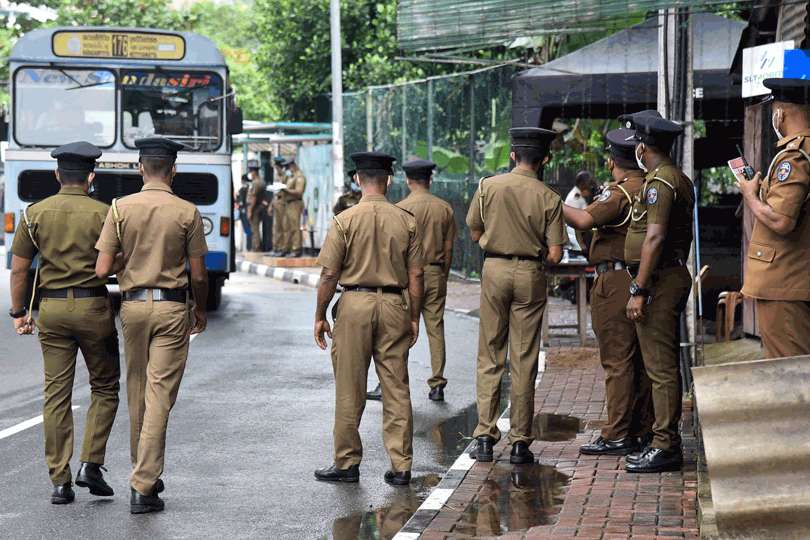 Police prevent SJB protesters from entering Colombo