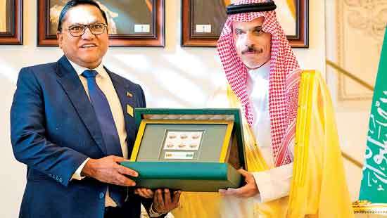 Saudi Post issues commemorative postal stamp