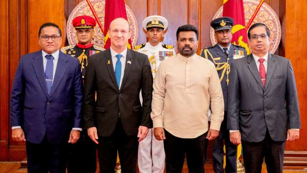 Seven new envoys to Sri Lanka present credentials to President