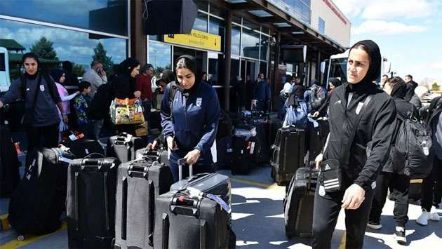 Iranian footballers return home after dropping Australian asylum bids