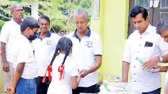 “Mithuru Haula” donates school equipment to Hemachandra Gunasekara College students