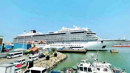 Viking Sky cruise ship calls in Colombo with 700 tourists