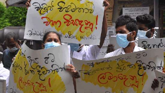 Health TUs protest at Colombo National Hospital