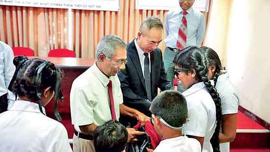 Sri Lanka China Society distributed 30 scholarships to visually impaired students