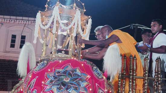 Kotte annual perahera concludes