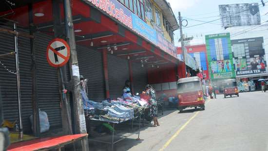 Shops closed in Pamunuwa