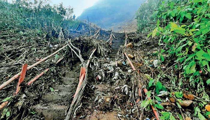 Danger of landslide on Sri Pada route