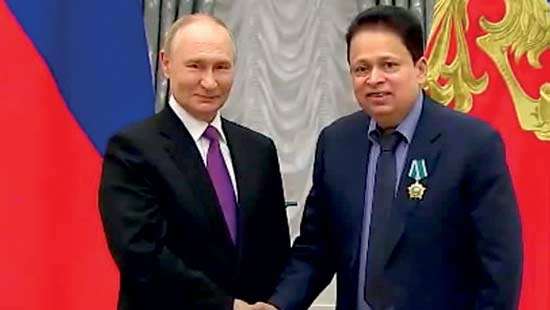 Russian President Vladimir Putin honours former  Sri Lankan ambassador