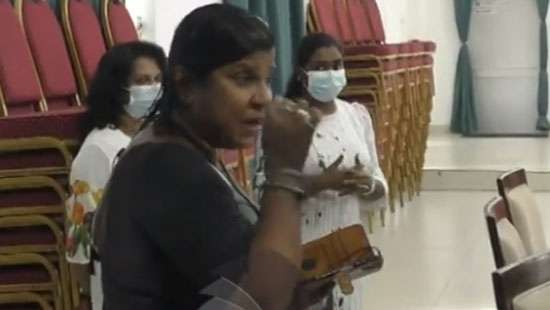 Waste oil thrown at Wattala MC Secretary during council meeting