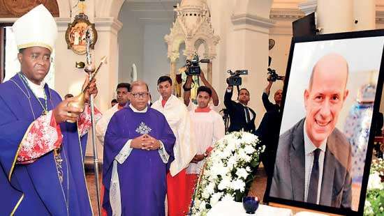 Memorial service held for late French Ambassador