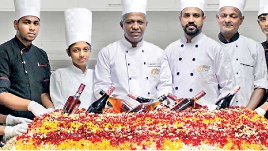 Arpico welcomes Christmas with signature Christmas cake celebration
