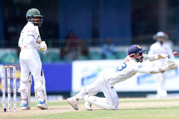 https://www.dailymirror.lk/cricket/PHOTOS-Sri-Lanka-throttle-visitors-on-rain-hit-day/315-312601
