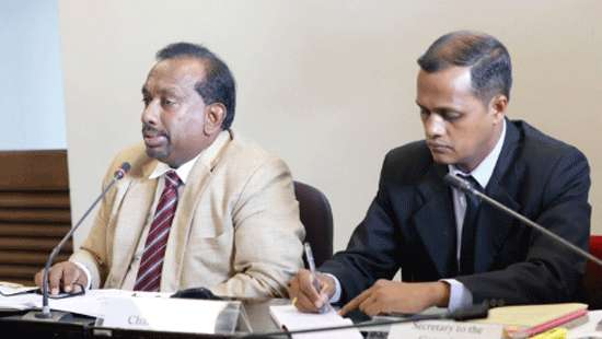 Govt. to take urgent decision on vehicle imports: Mahindananda
