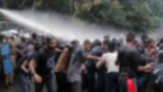 Water cannons used to disperse Medical Faculty students
