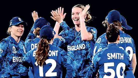 Ruthless England thrash South Africa