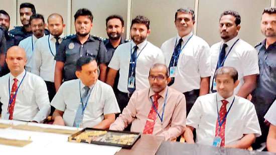 Customs thwart attempt to smuggle in Rs.172Mn worth gold from Muscat