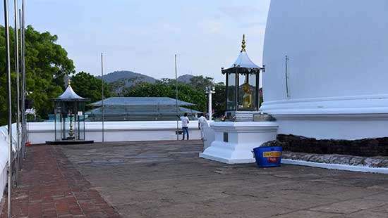 Kataragama and Kiri Vehera deserted due to absence of devotees