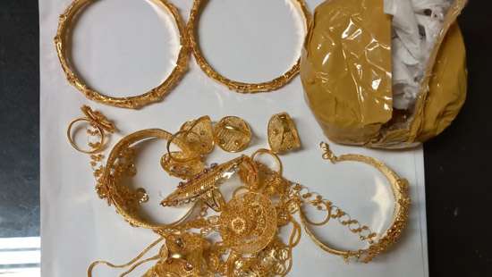 Two local businessmen nabbed with gold jewellery worth Rs.28 Mn