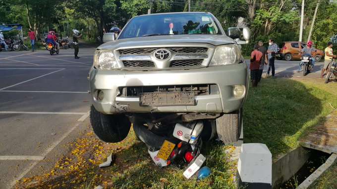 Cab lands on Police motorcycle in Ampara