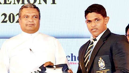 Peterites felicitate godfathers of rugby team