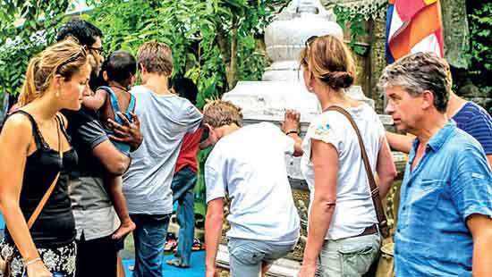 Sri Lanka tourist arrivals fall 10% in June