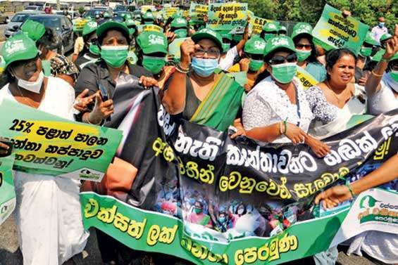 UNP seniors hold protest in front of Parliament