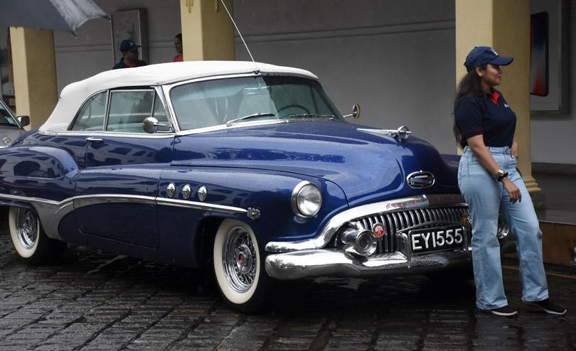 Vintage cars on nostalgic journey... - Caption Story | Daily Mirror