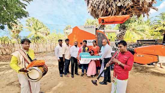 ‘Kubota DC-93G’ leads paddy harvesting revolution to Northern Province
