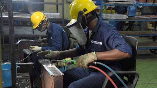 Components makers stand to benefit from SL’s inexpensive skilled workforce: EDB