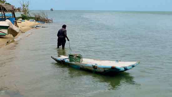 Battalangunduwa Tourist hotspot an eyesore for struggling  islanders