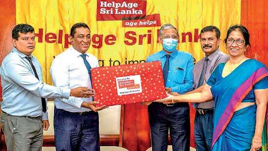 Health Ministry receives free eye lenses