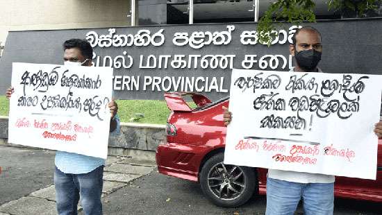 Unemployed graduates in protest