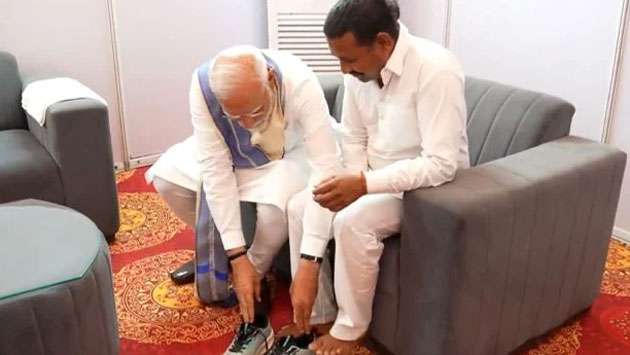 Modi meets devoted follower who took a 14-year vow without footwear